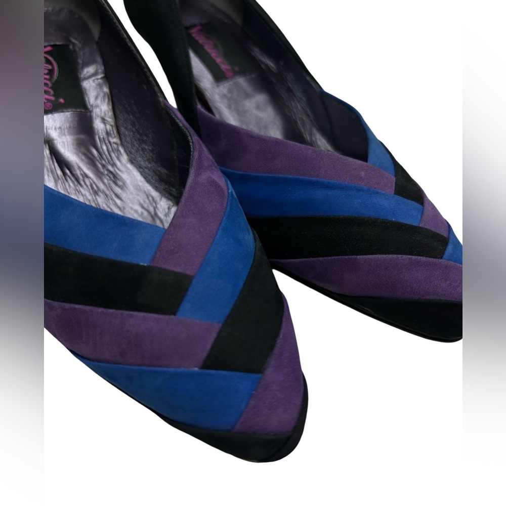 NO OFFERS PLEASE -  VNTG BUTTT BRAND NEW - VELUCCI - 💙💜🖤- Heels